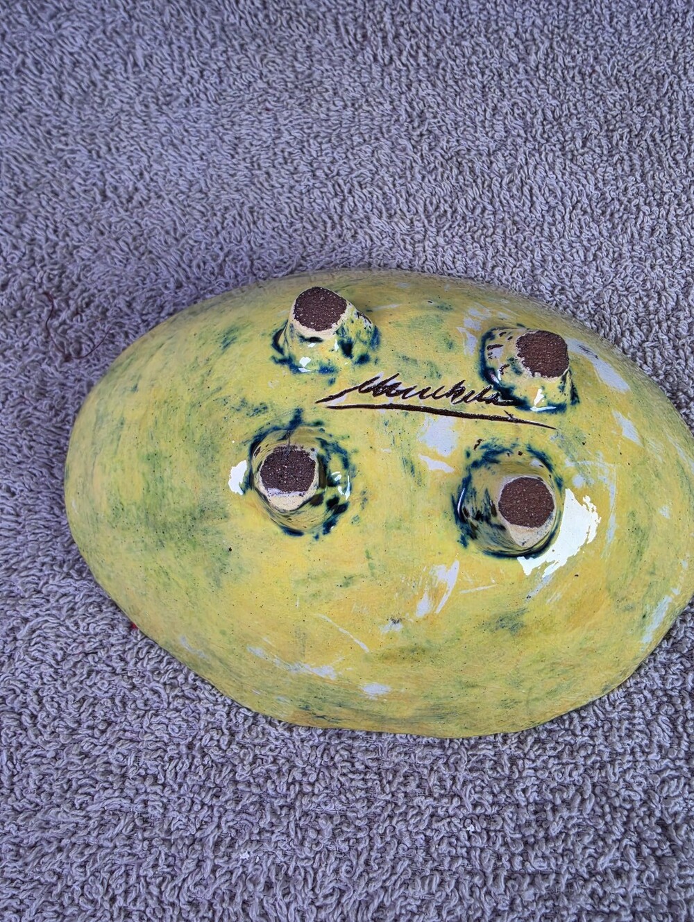 Yellow Trinket Bowl With Decopage Of Cherubs And Red Roses - Picture 9 of 11